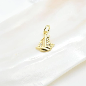 18k gold plated sailboat charm with micro-p鑲嵌 crystals on a mother of pearl shell