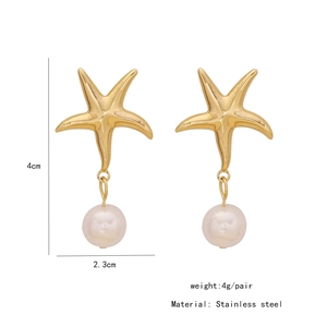 Detailed view of starfish pearl earrings in stainless steel with size and weight metrics