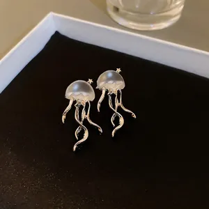 Orecchini A Lobo Medusa Rame Resina Con Perno In Argento Smerigliato Traslucido Stile Oceano Creativo Donna
