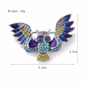 Broche hibou vintage avec ailes en émail bleu et violet et strass colorés 5,3x3,5 cm