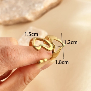 Adjustable 18K gold-plated stainless steel heart ring with detailed size measurements