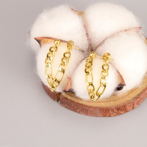 Minimalist gold Figaro chain earrings with U-shaped drop design for women