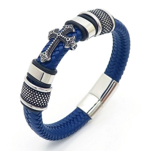 Bracelet pour hommes en cuir tressé bleu avec croix en acier et fermoir magnétique