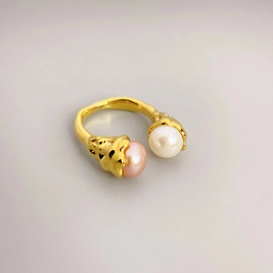Adjustable gold ring with elegant white and pink pearls in a modern organic texture