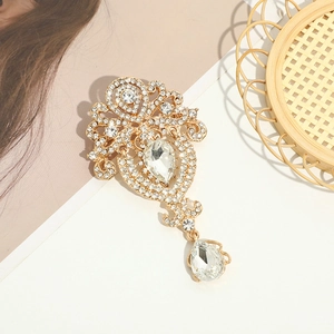 Luxurious water drop brooch with sparkling crystals and golden vintage filigree design