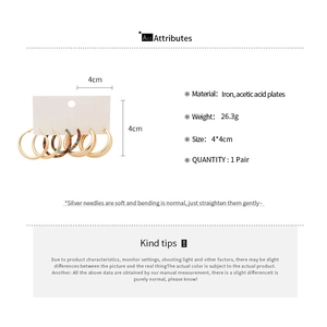 Detailed spec view of minimalist gold and tortoiseshell hoop earrings with size measurements
