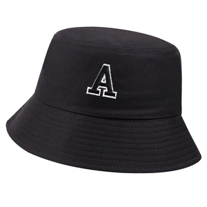 Bob classique en coton noir avec lettre A brodée blanche pour protection solaire d'été