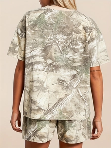 Women's 2-piece camouflage summer outfit featuring loose T-shirt and shorts set