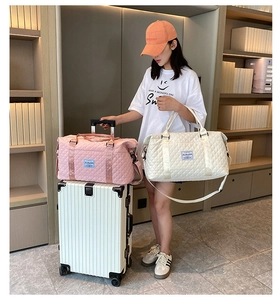 Quilted travel bags in pink and white with adjustable straps and large capacity