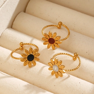 Anello girasole placcato oro 18K con pietre nere, rosse e perla bianca regolabile