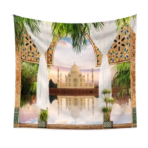 Detail eines Wandteppichs mit Taj Mahal Landschaft und tropischen Palmblättern