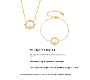 Détails de l'ensemble collier et bracelet en acier avec pendentifs soleil et zircons