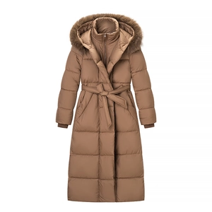 Damen Winterparka in Braun mit Fellkapuze und Gürtel für eine schlanke Silhouette
