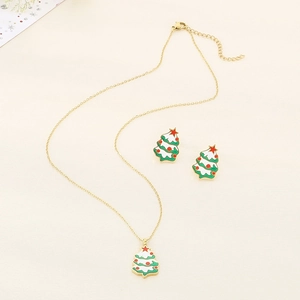 Vue détaillée de la parure de bijoux sapin de Noël vert avec collier et boucles d'oreilles