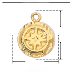 Detailed view of 8mm gold-plated stainless steel star pendant with product dimensions