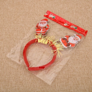 Serre-tête de Noël Père Noël emballé sur un tissu texturé de couleur beige