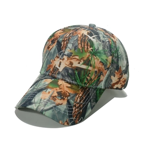 Leaf camouflage baseball cap with outdoor forest pattern and curved brim for sun protection