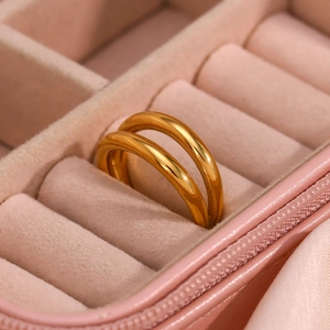 Detail of 18K gold-plated double-layer ring displayed in a pink velvet jewelry box