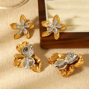 Two-tone hammered flower earrings in gold and silver stainless steel for women