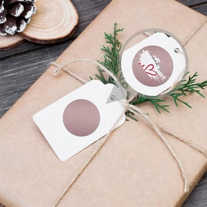 Detailansicht roségoldener Rubbelaufkleber auf Dankeskarten mit einer Kraftpapierbox