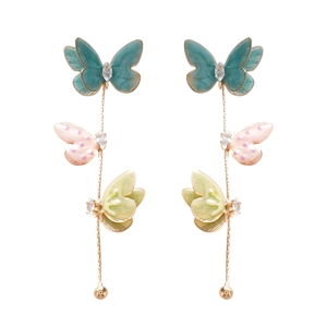 Boucles d'oreilles papillon chics avec émail coloré et longs pompons en chaîne dorée