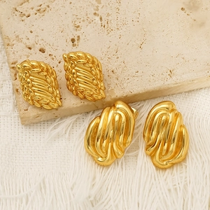 Vintage gold-plated woven shield and teardrop earrings set with high-end metallic texture