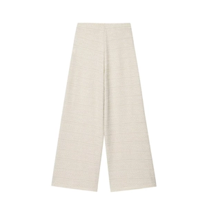 Vue détaillée du pantalon large taille haute en maille texturée couleur avoine