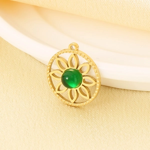 Eleganter Goldanhänger mit hohler Blume und grünem Edelstein für DIY-Luxusschmuck