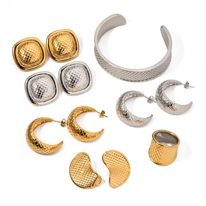Modern 18k gold and silver stainless steel jewelry set with unique fish scale texture finish