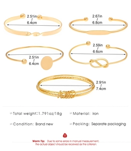Set van vijf goudkleurige armbanden in diverse minimalistische ontwerpen voor dames