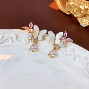 Boucles d'oreilles papillon en nacre avec cristaux roses et pendentif goutte