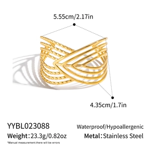 Specifiche dettagliate delle dimensioni per bracciale rigido largo traforato in oro vintage