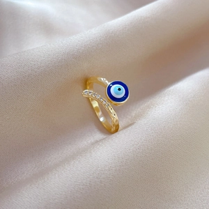 Bague ajustable dorée martelée avec œil bleu et cristaux de zircone scintillants