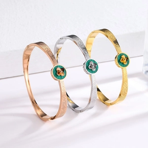 Vintage Flower Green Shell Inlay Stainless Steel Bangle For Women Luxury Titanium Steel Clover Pattern Open Bracelet Jewelry Gift
