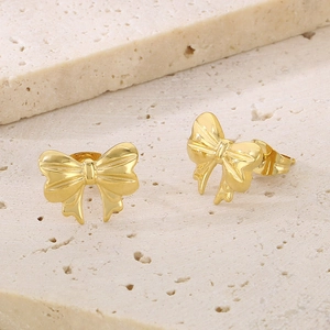 Boucles d'oreilles minimalistes en forme de nœud doré en acier inoxydable poli