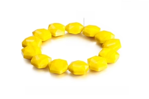 Detailed view of yellow faceted crystal beads bracelet with 8x14mm size and 31g weight