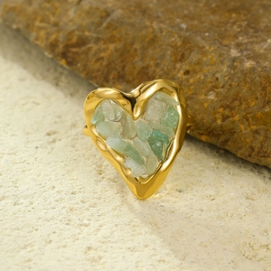 18K gold plated stainless steel heart ring with inlaid green natural stone on rocks