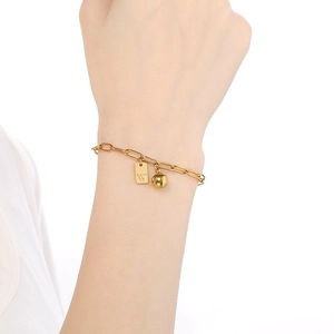Bracelet chaîne en acier doré avec pendentif carré lettre W et perle pour femme