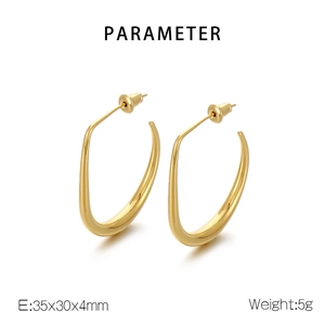 Polished gold U-shaped minimalist earrings showing size 35x30mm and 5g weight