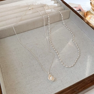 S925 sterling silver necklace with freshwater pearls on a velvet jewelry tray