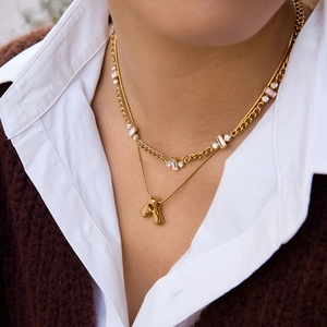 Collier double rang en acier inoxydable doré avec pendentif lettre A et zircons