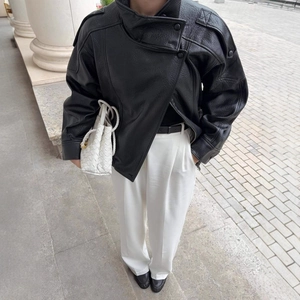 Giacca da motociclista da donna in pelle PU nera con collo alto e stile streetwear