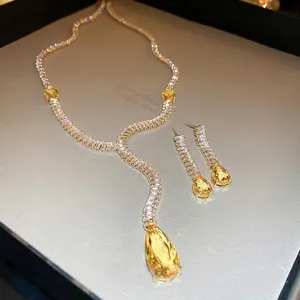 Parure élégante avec collier et boucles d'oreilles en cristal jaune fumé goutte d'eau