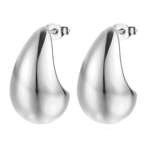 Boucles d'oreilles gouttes d'argent polies en acier titane 18 carats sur fond blanc