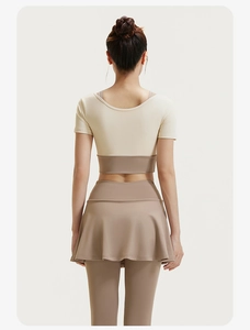 Detail view of the back of a high-stretch color-block yoga set with pleated skirt pants