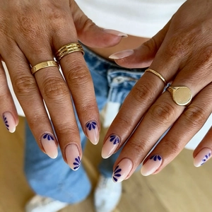 Almond Shape Long Press On Nails ABS Plastic Blue Flower Pattern Pink Base Simple Fresh Style Artificial False Nails