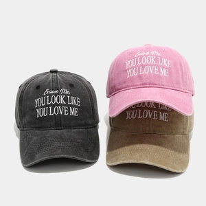 Casquette de baseball en coton lavé vintage avec lettres brodées en rose et anthracite