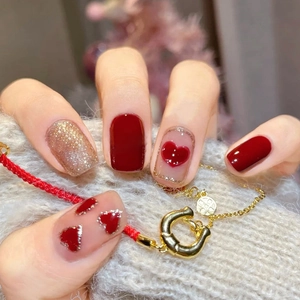 Red Heart Gold Shimmer Press On Nails Short Square Artificial False Nails For Women Festive New Year Style