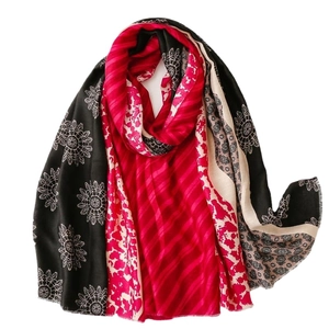 Soft cotton-linen feel scarf with floral and geometric patterns in pink and beige