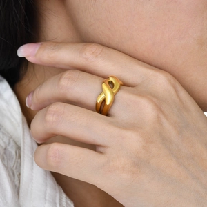 Fashionable 18K gold-plated stainless steel knotted open ring for women on finger